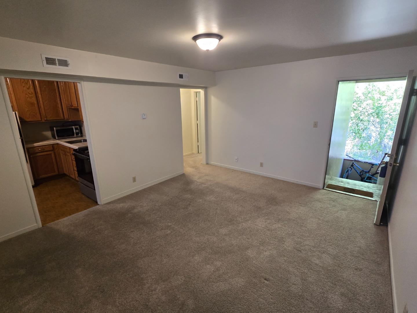 801 Fairfield Road, Unit 6 Burlingame, CA 94010 - Photo 4 of 16 an empty room with windows