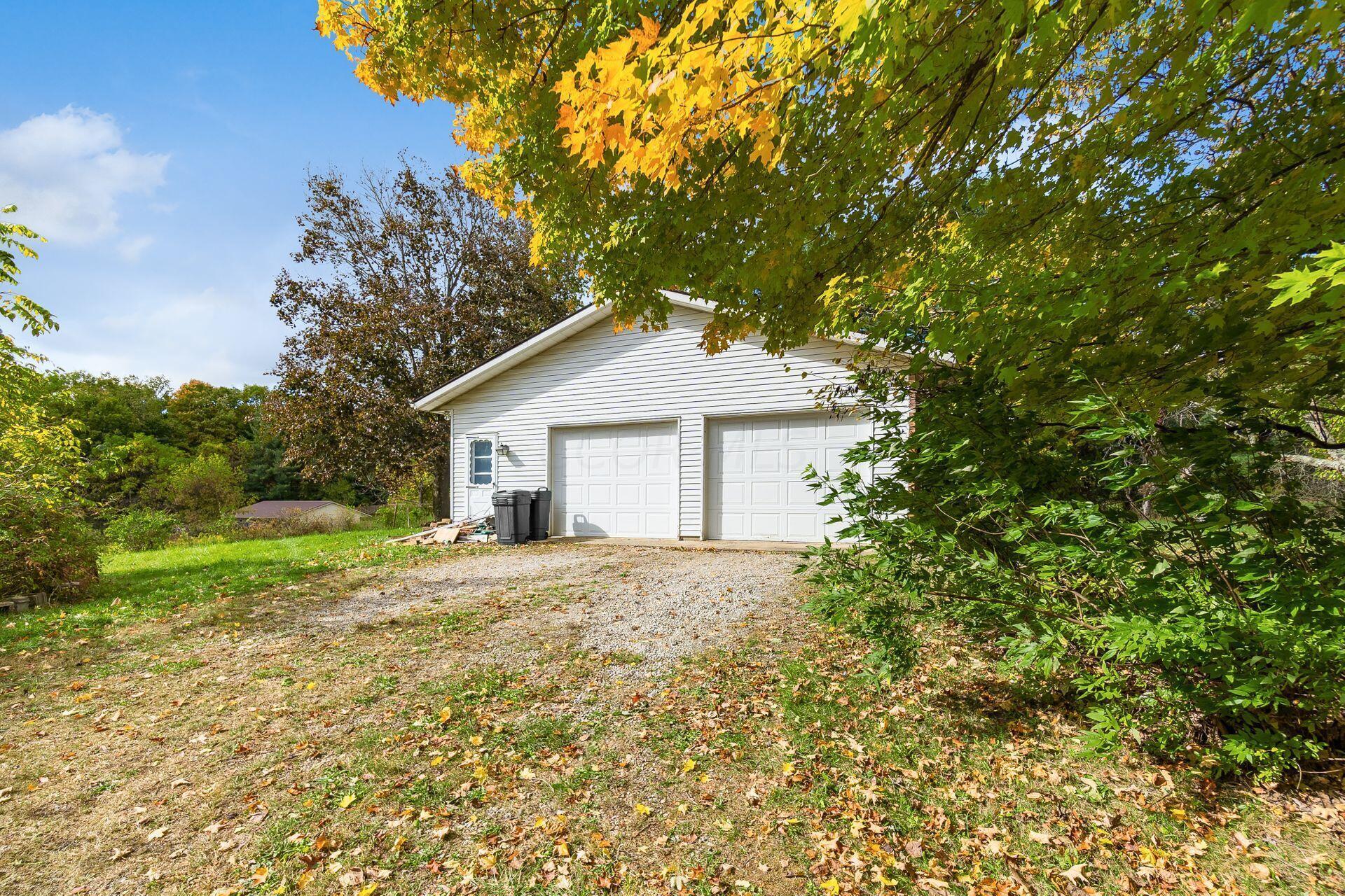 8712 Cheshire Road Sunbury, OH 43074 - Photo 27 of 40 Side View