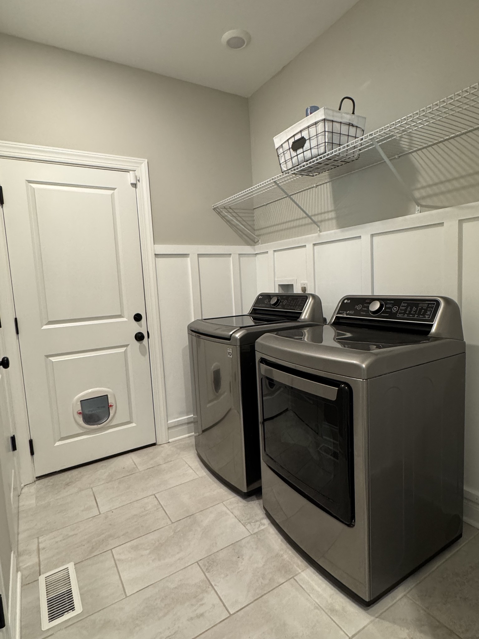 344 Brandywine Lane Springfield, TN 37172 - Photo 14 of 30 a utility room with dryer and washer