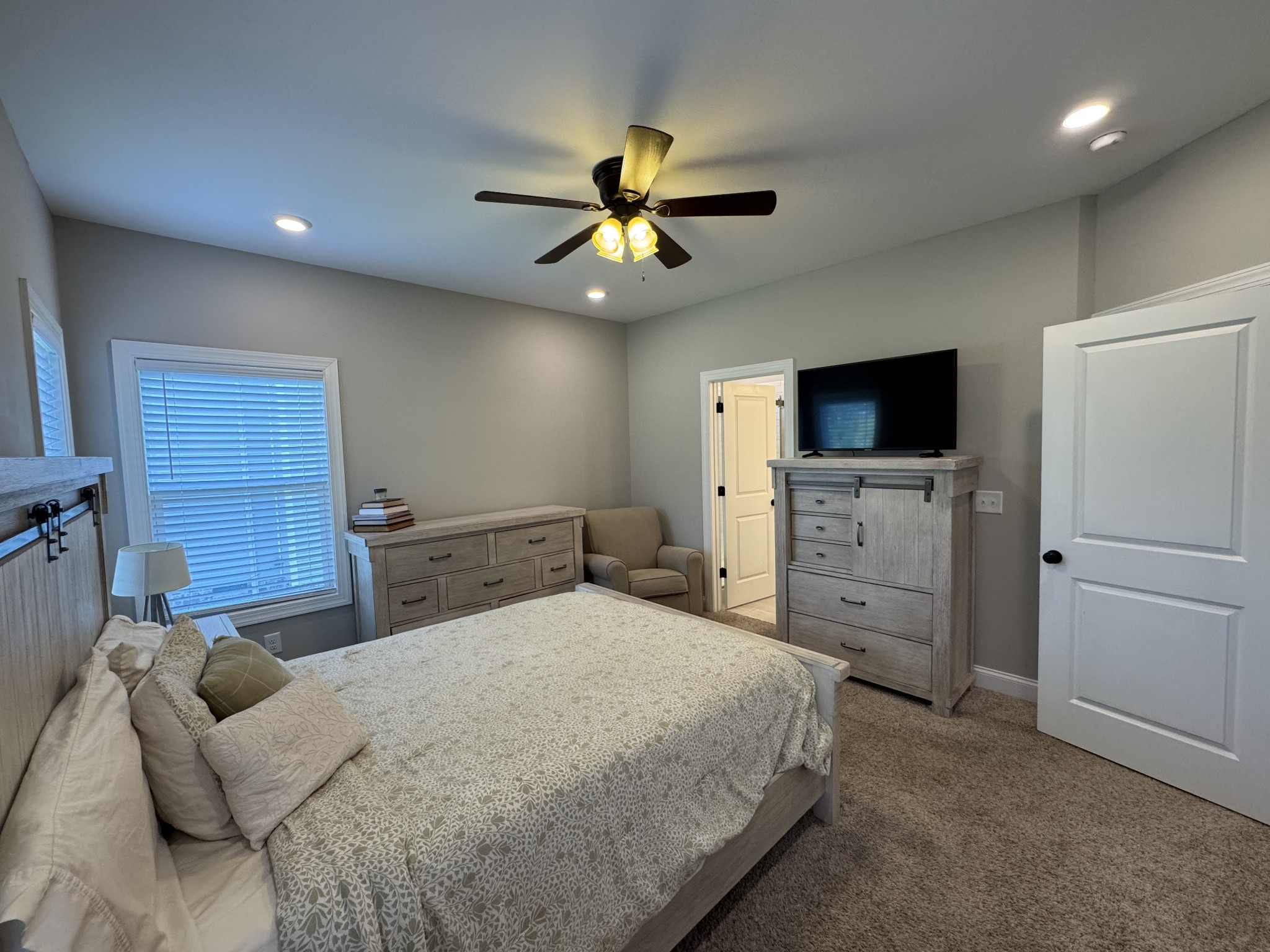 344 Brandywine Lane Springfield, TN 37172 - Photo 8 of 30 a bedroom with a bed and a flat screen tv