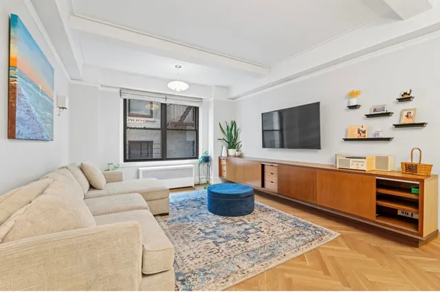 $1,250,000 | 440 West End Avenue, Unit 8E | Upper West Side