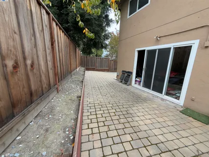 a view of a house with backyard