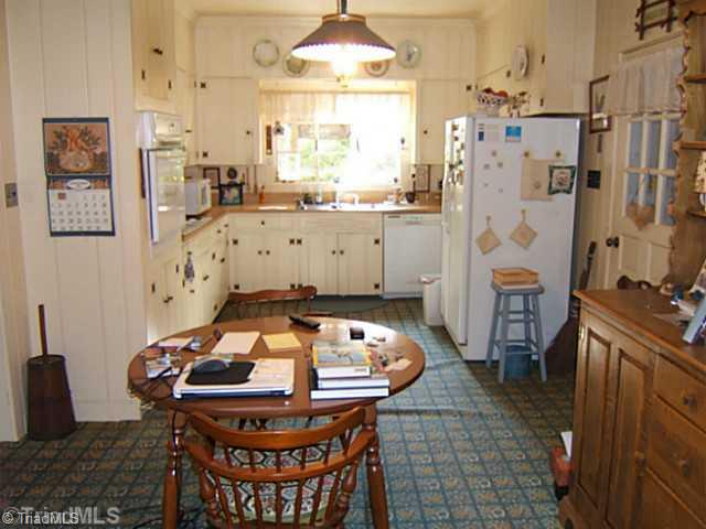 1702 Reynolda Road Winston-Salem, NC 27104 - Photo 10 of 16 Kitchen.