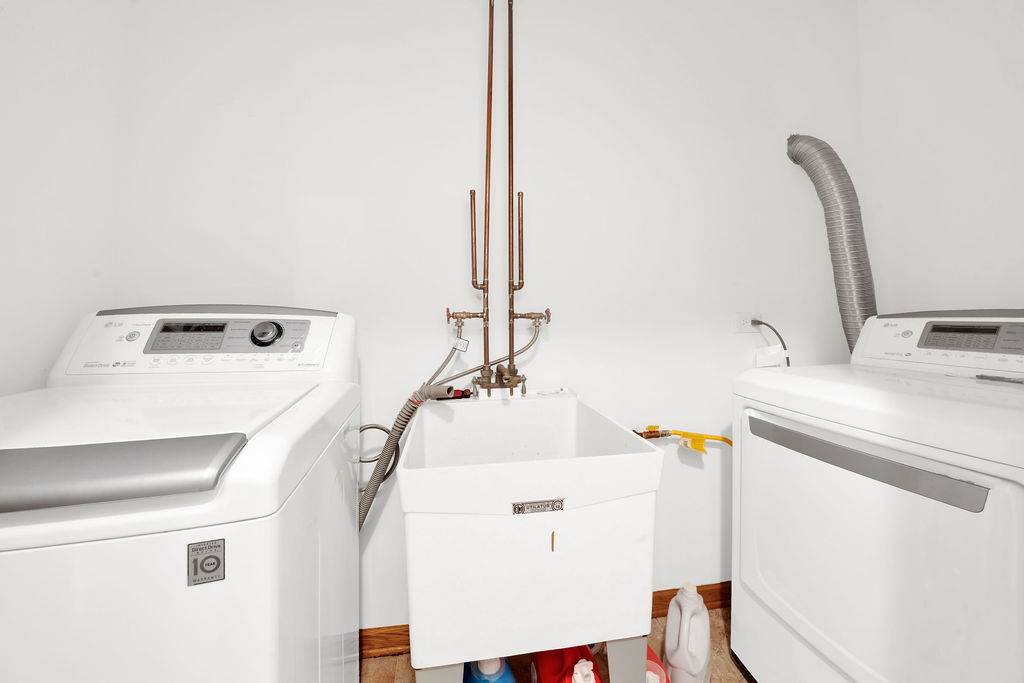 3917 West 60th Street Chicago, IL 60629 - Photo 27 of 34 a bathroom with a sink and a mirror
