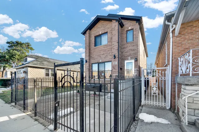 $695,000 | 3917 West 60th Street, Chicago, IL 60629