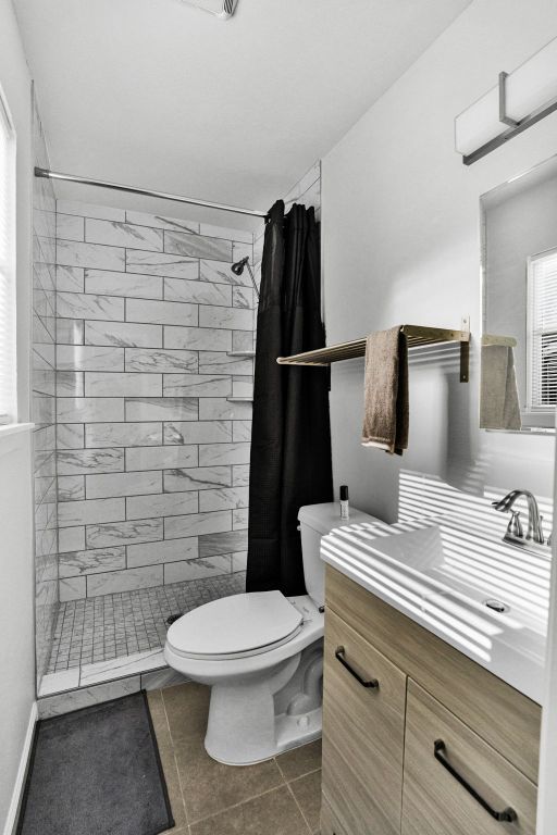 1205 Arthur Stiles Road Austin, TX 78721 - Photo 14 of 20 a bathroom with a toilet and a shower