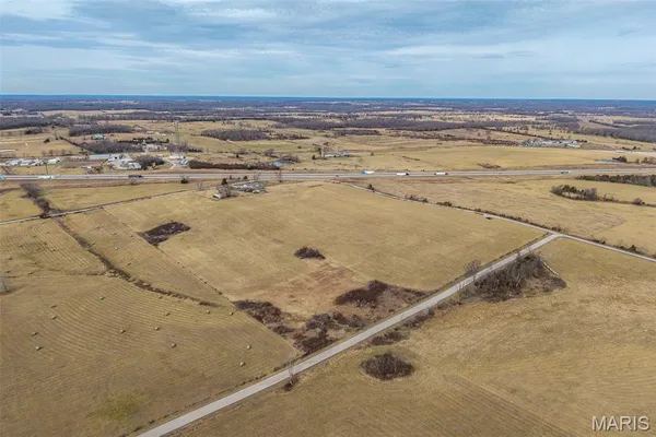 $254,900 | 19600 Oasis Drive, Phillipsburg, MO 65722