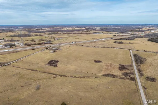 $254,900 | 19600 Oasis Drive, Phillipsburg, MO 65722