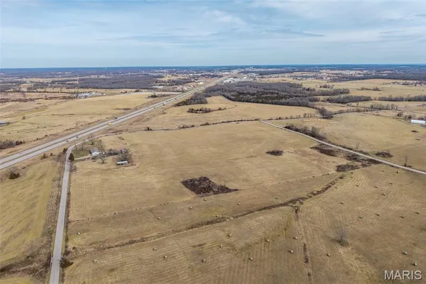 $254,900 | 19600 Oasis Drive, Phillipsburg, MO 65722