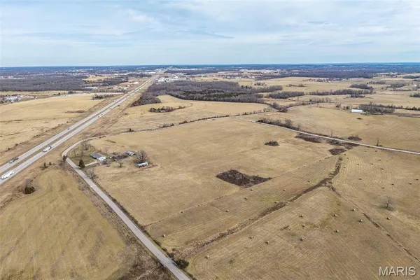 $254,900 | 19600 Oasis Drive, Phillipsburg, MO 65722