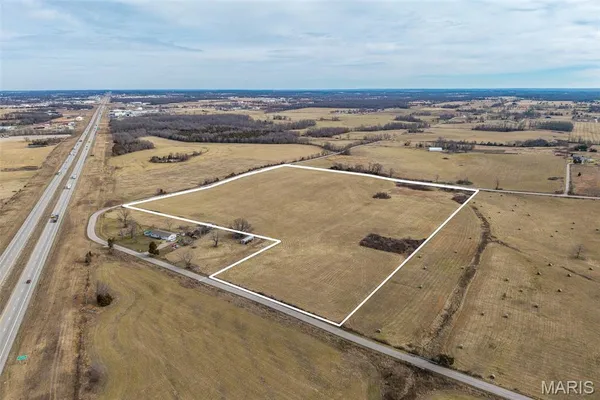 $254,900 | 19600 Oasis Drive, Phillipsburg, MO 65722