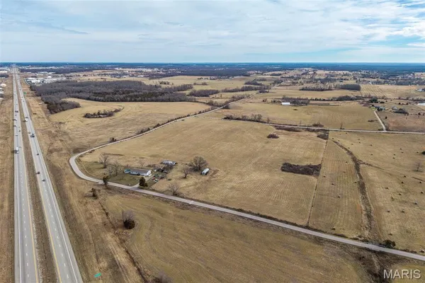 $254,900 | 19600 Oasis Drive, Phillipsburg, MO 65722