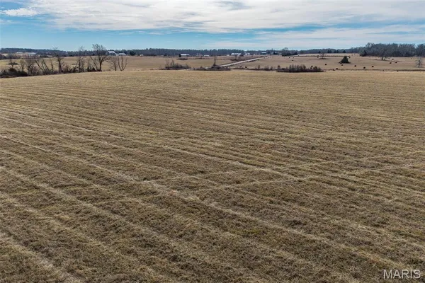 $254,900 | 19600 Oasis Drive, Phillipsburg, MO 65722