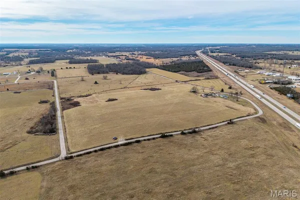 $254,900 | 19600 Oasis Drive, Phillipsburg, MO 65722