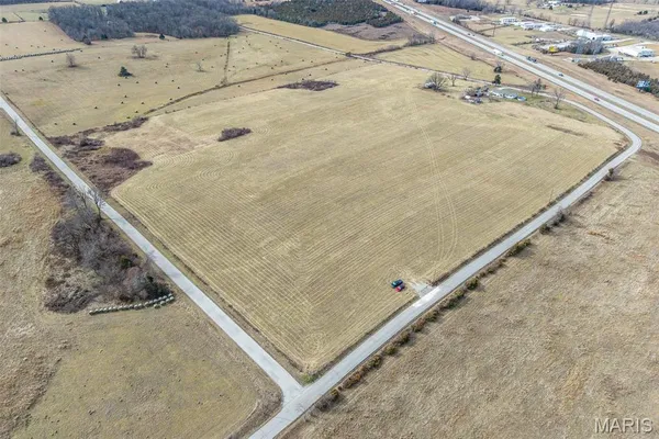 $254,900 | 19600 Oasis Drive, Phillipsburg, MO 65722