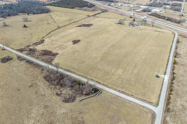 $254,900 | 19600 Oasis Drive, Phillipsburg, MO 65722