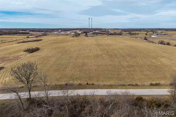 $254,900 | 19600 Oasis Drive, Phillipsburg, MO 65722