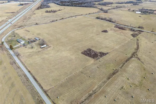 $254,900 | 19600 Oasis Drive, Phillipsburg, MO 65722