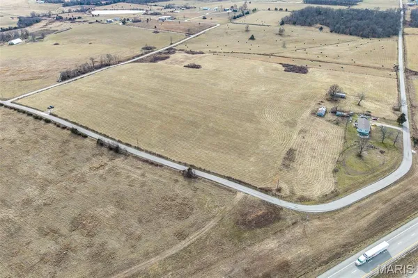 $254,900 | 19600 Oasis Drive, Phillipsburg, MO 65722