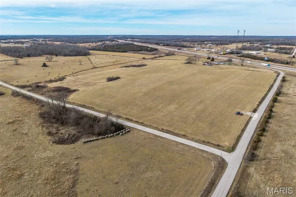 $254,900 | 19600 Oasis Drive, Phillipsburg, MO 65722