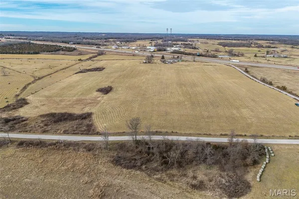 $254,900 | 19600 Oasis Drive, Phillipsburg, MO 65722