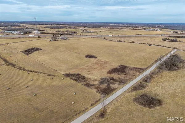 $254,900 | 19600 Oasis Drive, Phillipsburg, MO 65722