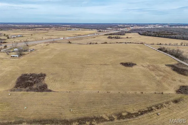 $254,900 | 19600 Oasis Drive, Phillipsburg, MO 65722