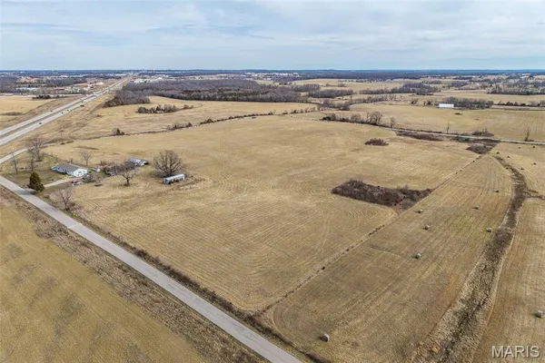 $254,900 | 19600 Oasis Drive, Phillipsburg, MO 65722