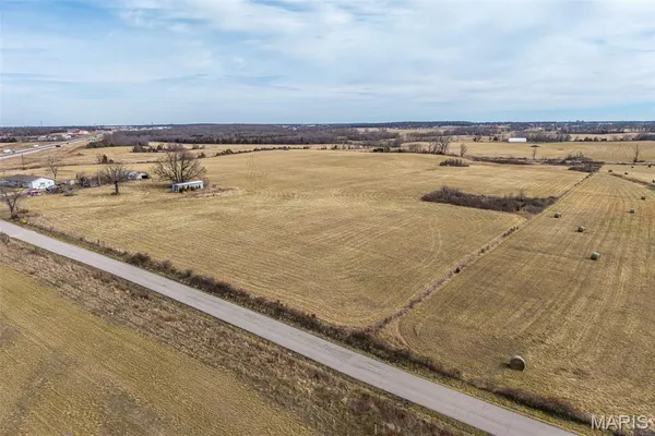 $254,900 | 19600 Oasis Drive, Phillipsburg, MO 65722