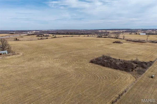 $254,900 | 19600 Oasis Drive, Phillipsburg, MO 65722