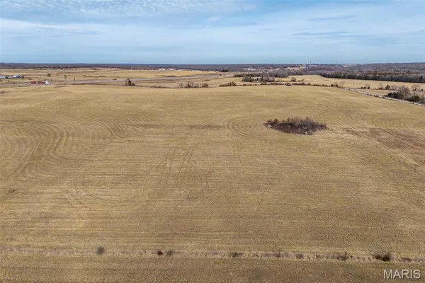 $254,900 | 19600 Oasis Drive, Phillipsburg, MO 65722