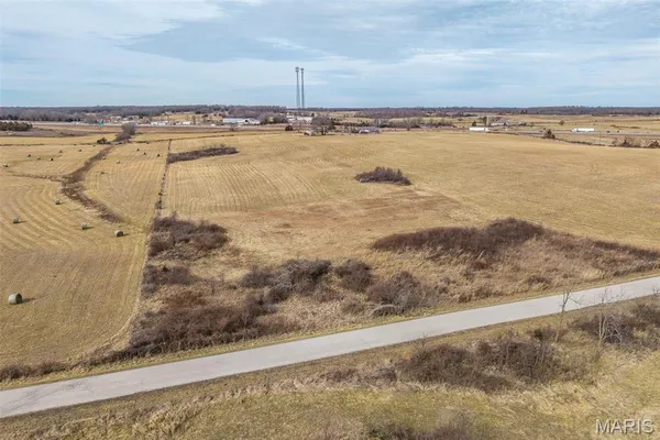 $254,900 | 19600 Oasis Drive, Phillipsburg, MO 65722