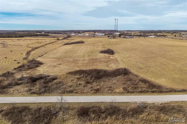 $254,900 | 19600 Oasis Drive, Phillipsburg, MO 65722