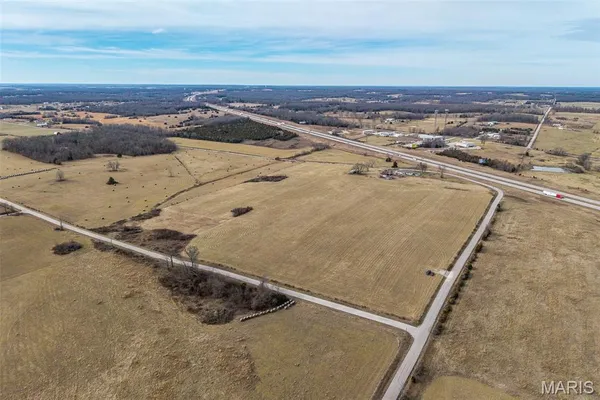 $254,900 | 19600 Oasis Drive, Phillipsburg, MO 65722
