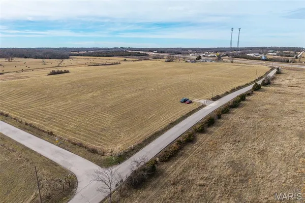 $254,900 | 19600 Oasis Drive, Phillipsburg, MO 65722