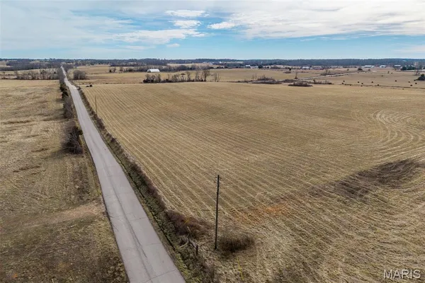 $254,900 | 19600 Oasis Drive, Phillipsburg, MO 65722