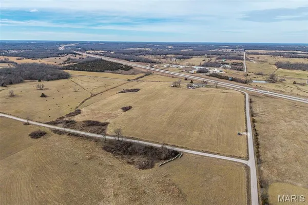 $254,900 | 19600 Oasis Drive, Phillipsburg, MO 65722