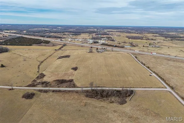 $254,900 | 19600 Oasis Drive, Phillipsburg, MO 65722