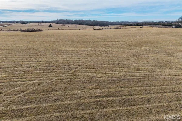 $254,900 | 19600 Oasis Drive, Phillipsburg, MO 65722