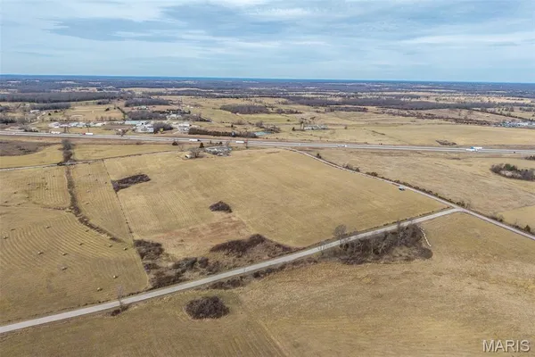 $254,900 | 19600 Oasis Drive, Phillipsburg, MO 65722