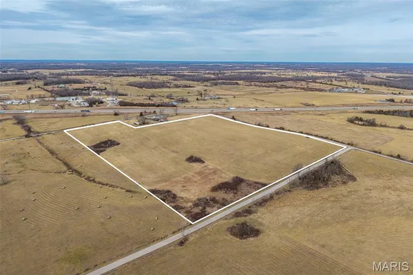 $254,900 | 19600 Oasis Drive, Phillipsburg, MO 65722