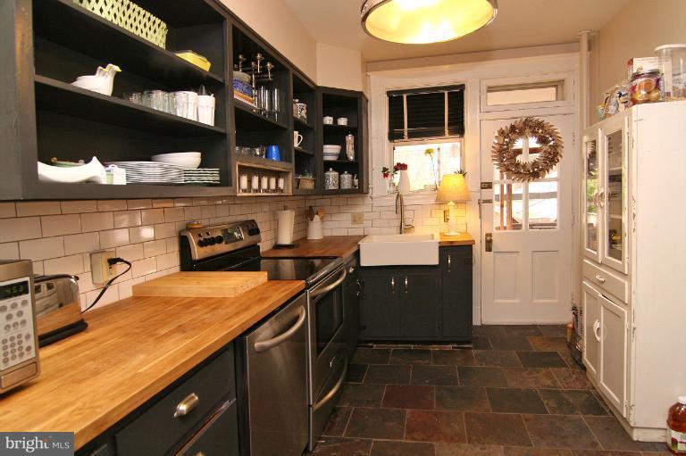 205 Hopkins Road Baltimore, MD 21212 - Photo 1 of 18 Kitchen