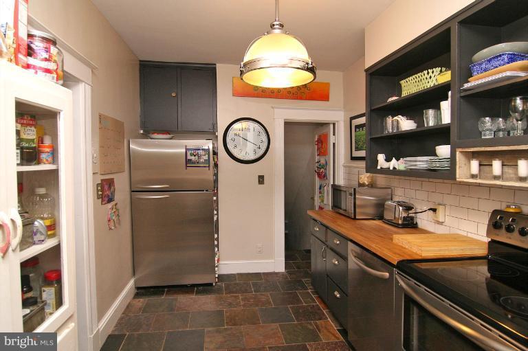 205 Hopkins Road Baltimore, MD 21212 - Photo 6 of 18 Kitchen