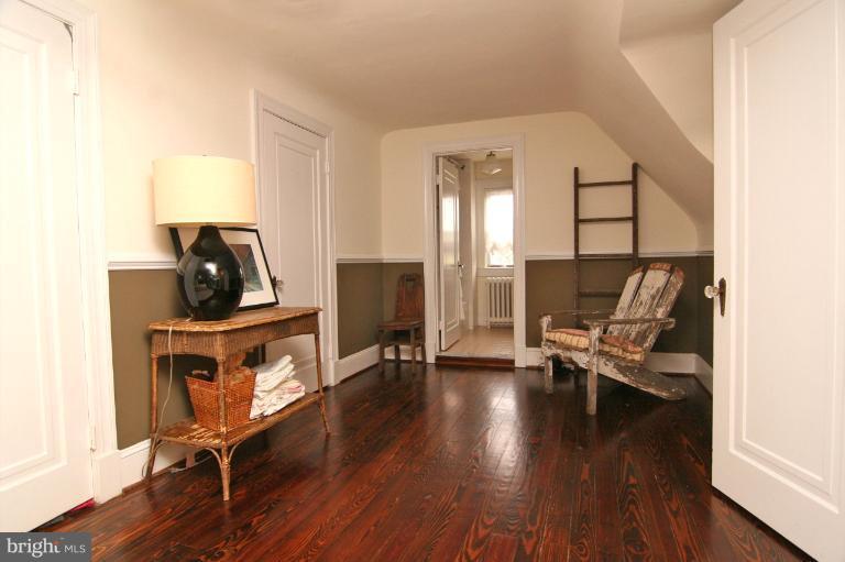 205 Hopkins Road Baltimore, MD 21212 - Photo 10 of 18 Bedroom (Master)