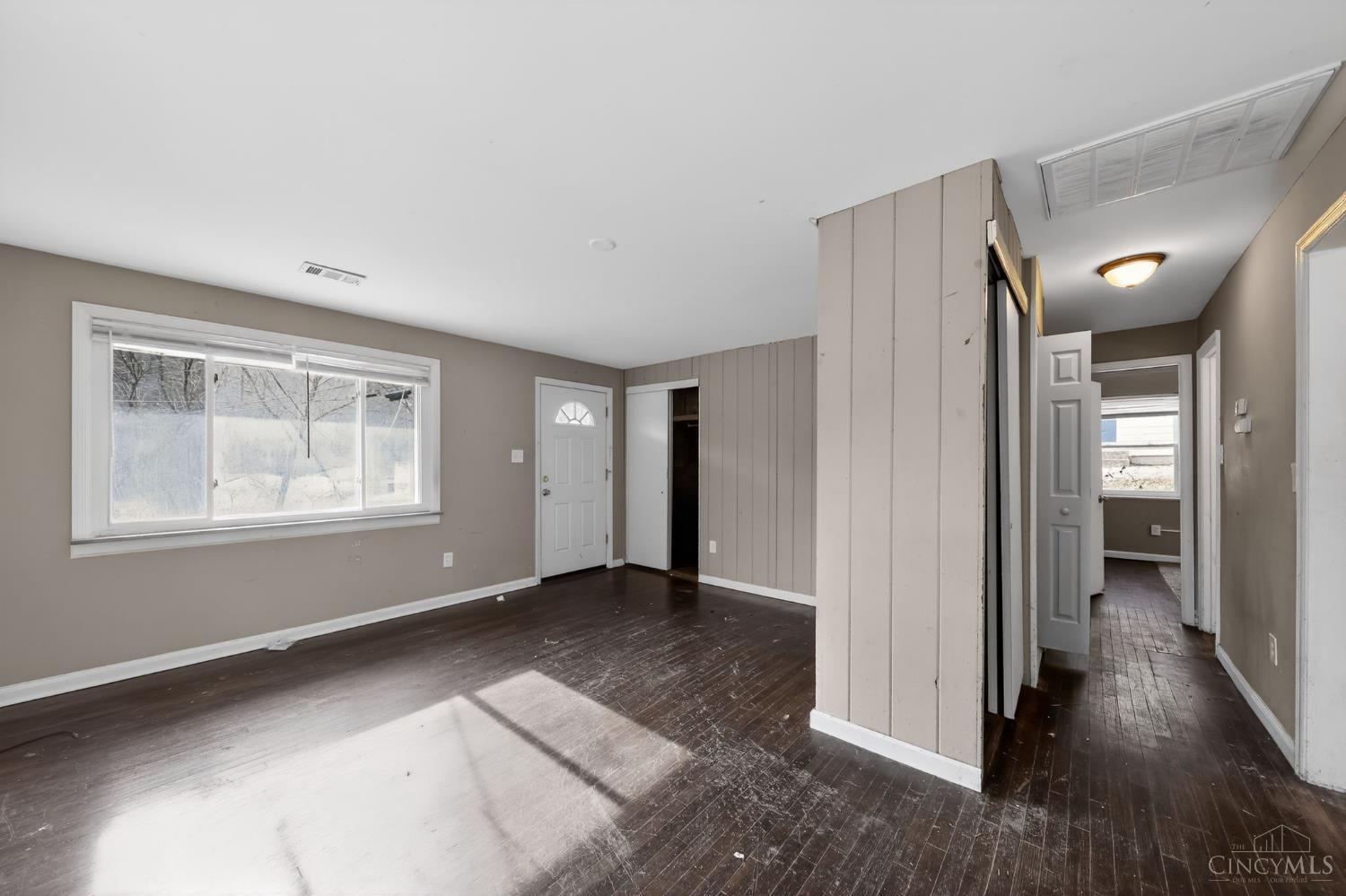 408 Roebling Road Cincinnati, OH 45204 - Photo 5 of 30
