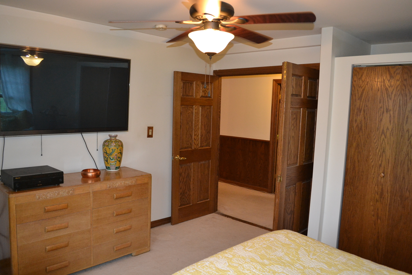 31446 South Kavanaugh Road Wilmington, IL 60481 - Photo 14 of 19 a bedroom with a bed and a chandelier