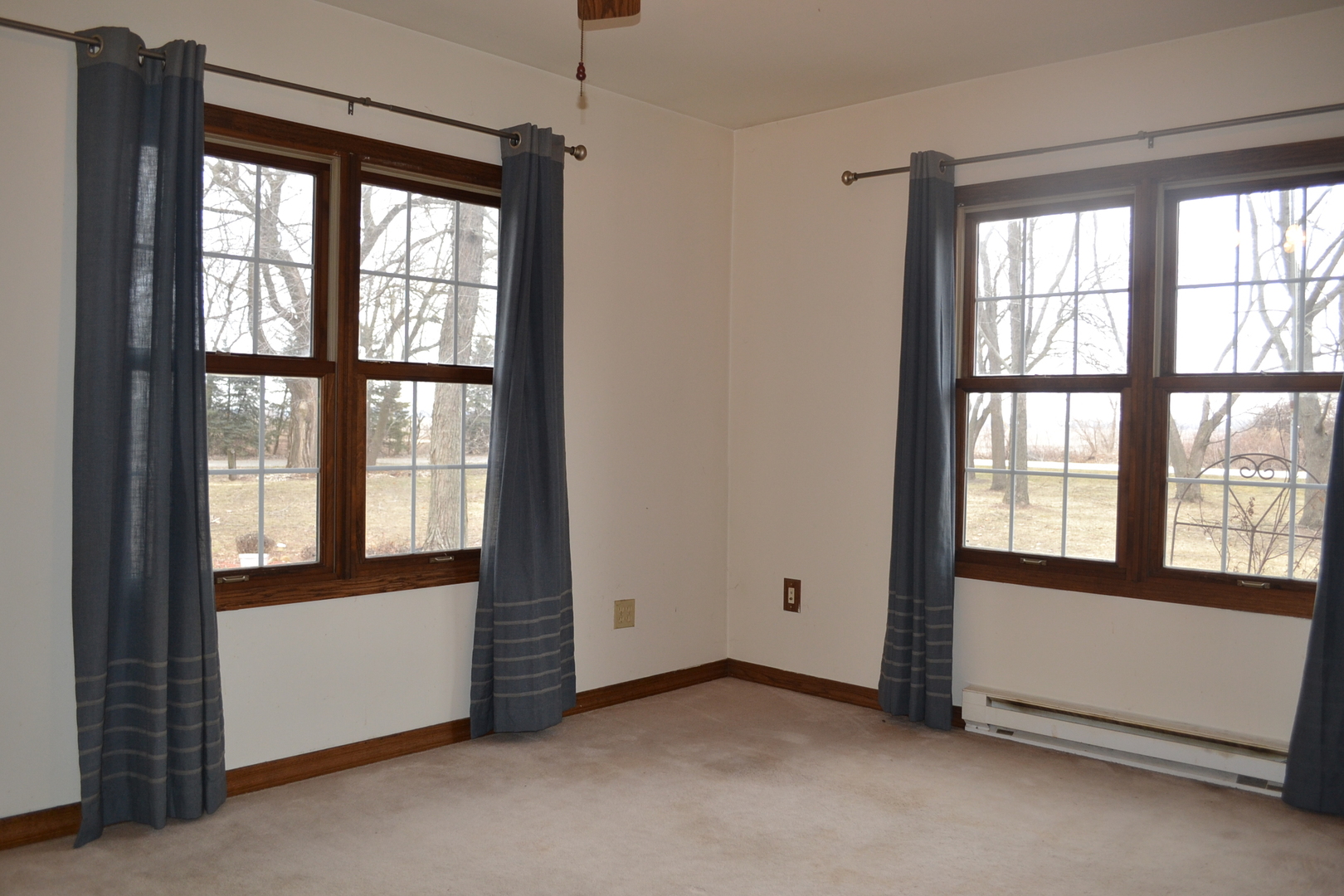 31446 South Kavanaugh Road Wilmington, IL 60481 - Photo 17 of 19 an empty room with a window