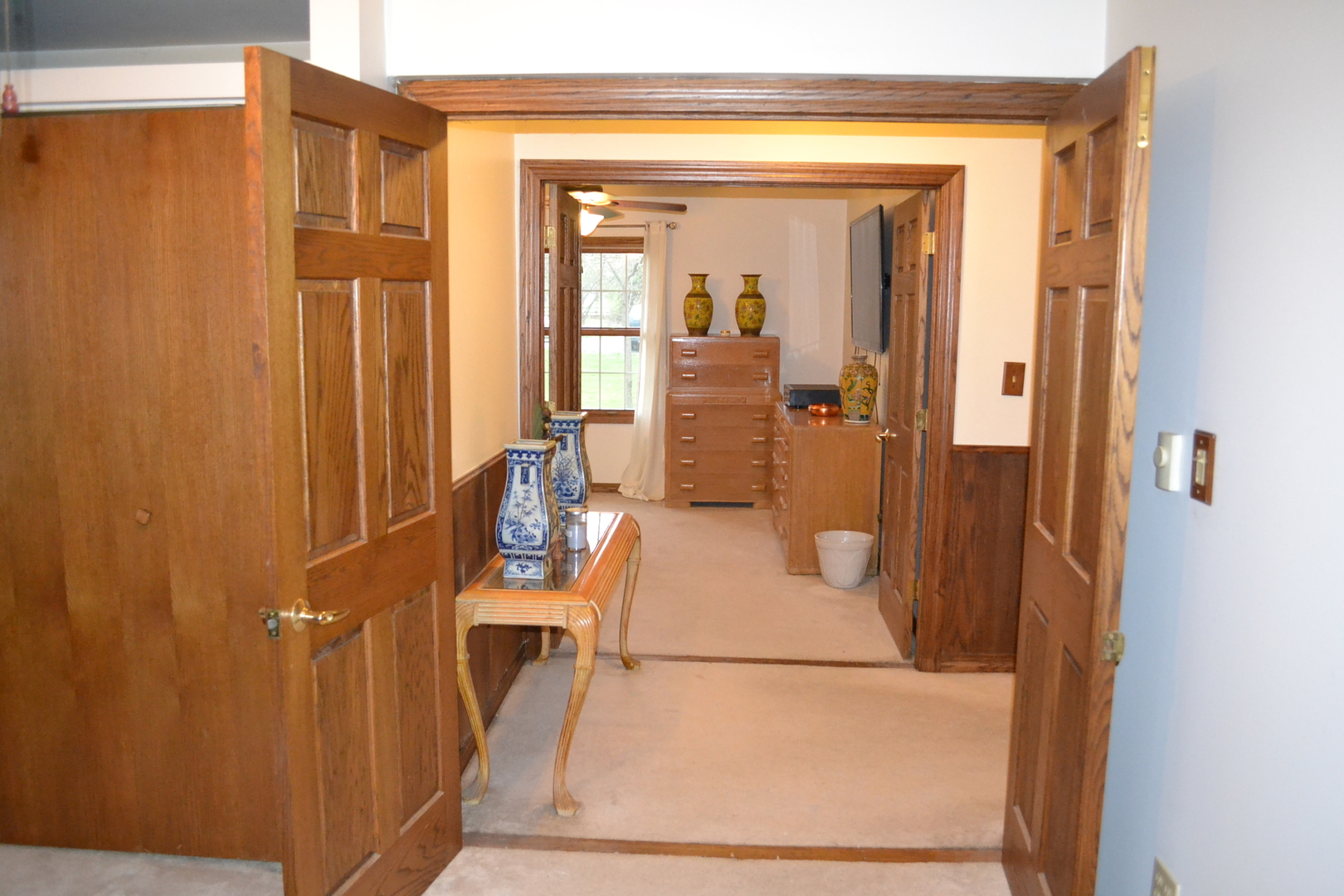 31446 South Kavanaugh Road Wilmington, IL 60481 - Photo 18 of 19 a view of a bathroom with a tub and mirror