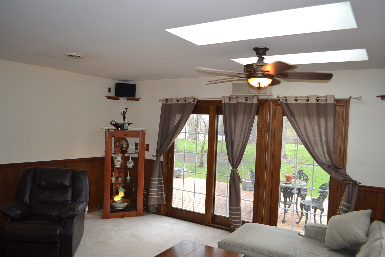31446 South Kavanaugh Road Wilmington, IL 60481 - Photo 8 of 19 a view of an entryway and livingroom