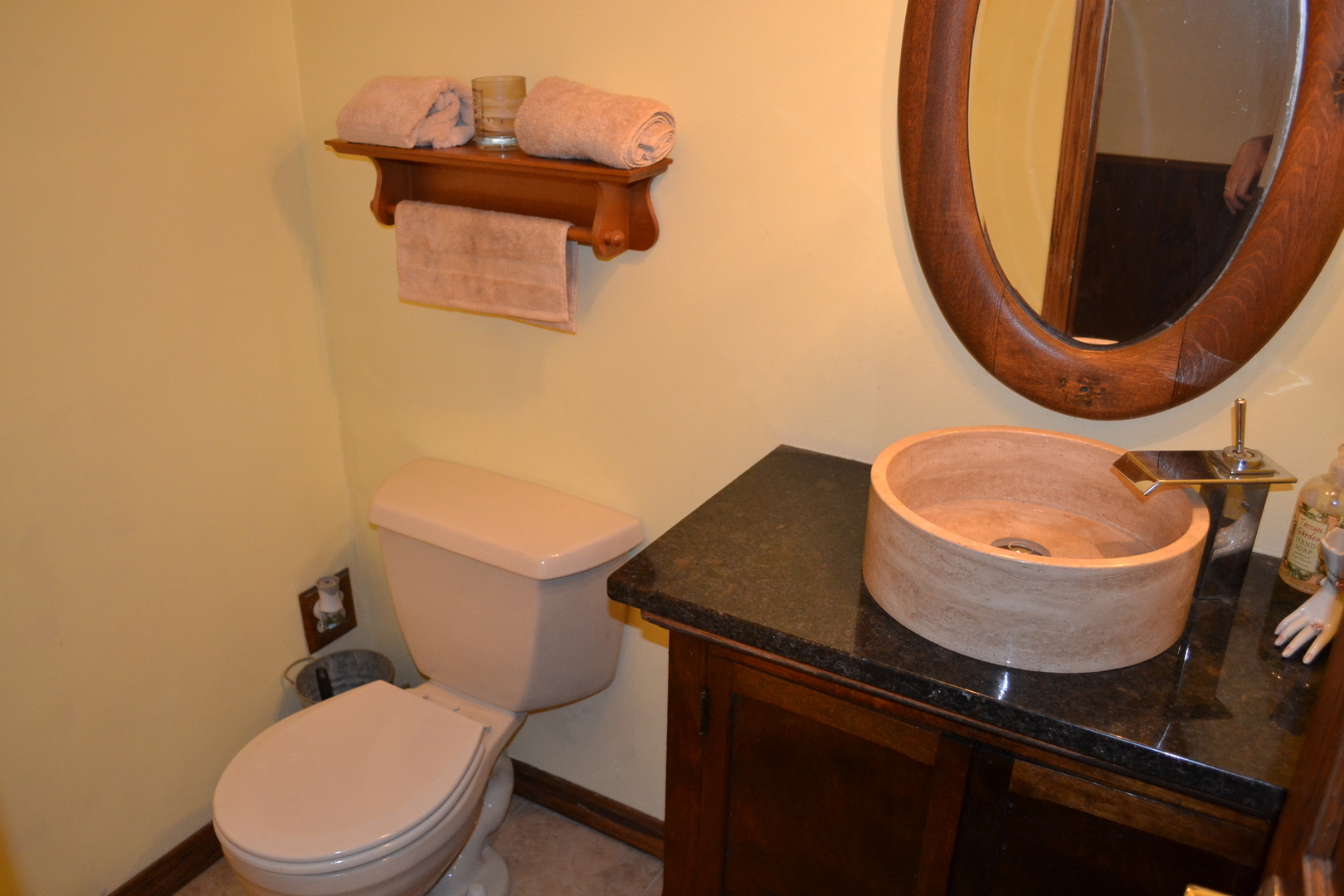 31446 South Kavanaugh Road Wilmington, IL 60481 - Photo 10 of 19 a bathroom with a toilet a sink and a mirror